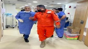 بالصور: د. حازم بديع : مركز لبيب الطبي في صيد إستقبل جثمان شهيدة  و 15 جريحا اصيبوا في الغارة على مجمع الزهراء