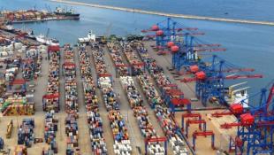 مرفأ بيروت يفتح أبوابه استثنائياً يومي السبت والاثنين لضمان استمرارية الحركة التجارية