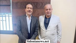 عامر معطي يزور مركز لبيب الطبي ويلتقي مديره معين أبو ظهر بعد استهداف صيدا بالغارات الإسرائيلية