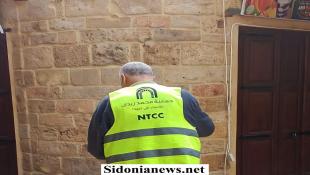 بالصور: بلدية صيدا تواصل بالتعاون مع متطوعي جمعيات محلية حملة تنظيف الشوارع ورفع النفايات وفتح المجاري لتعزيز السلامة البيئية