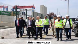 بالصور : السفير البريطاني إطلع من النفّي على سير العمل في مرفأ بيروت : مستعدون لدعمه وتعزيز قدراته التشغيلية