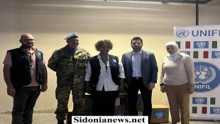 بالصور: الدكتور أحمد عكرة يتسلم باسم بلدية صيدا مساعدات عينية من اليونيفيل