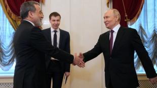 مفاوضات تحت الضغط ومضيق هرمز في قلب التصعيد… هل تتجدّد الحرب بين طهران وواشنطن؟