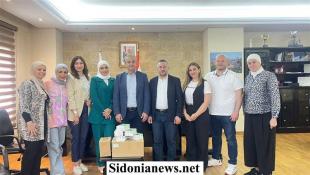 نقابة صيادلة لبنان قدمت آلات قياس السكري لبلدية صيدا دعماً لمراكز النزوح