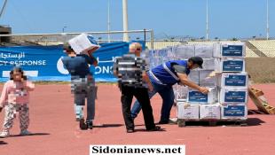 بالصور: بلدية صيدا وجمعية التعاون الإنساني  تختتمان توزيع ٤٠٠٠ سلة غذائية في مدينة الرئيس الشهيد رفيق الحريري الرياضية (الملعب البلدي)