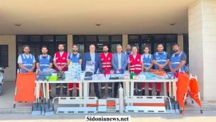 بالصور: المستجيب الأول في فوج الإنقاذ الشعبي يتسلّم في بلدية صيدا  معدات ولوازم طبية مقدّمة من الصليب الأحمر اللبناني - وحدة الحد من مخاطر الكوارث