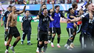 الأرجنتين تخطف بطاقة النهائي في كأس العالم 2026 بفوز درامي على إنكلترا 2-1| موعد المباراة النهائية بين إسبانيا والأرجنتين ؟ | النتائج الكاملة للمونديال 2026