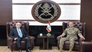 قائد الجيش اللبناني العماد رودولف هيكل استقبل وزير الدفاع اللواء ميشال منسى مهنئا بعيد الجيش