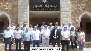 بالصور : وفد من بلدية صيدا زار بلدية صور بدعوة منها : احتضان الجنوبيين كان واجباً وطنياً وإنسانياً