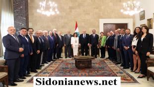 بالصور: رئيس الجمهورية جوزاف عون تسلّم من وفد المنطقة الروتارية 2452 برئاسة مي منلا شميطلي الدعوة لرعاية مؤتمر المنطقة في أيار المقبل