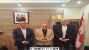 رئيس جمعية المقاصد في صيدا فايز البزري يرافقه عضو المجلس هشام جرادي زارا الدكتور بشارة الاسمر لتهنئتة بتوليه رئاسة  مجلس إدارة الضمان الاجتماعي ... البزري : نتمنى له التوفيق في مهامه الجديدة