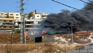 بالصور : فرق الاطفاء في صيدا ومنطقتها كافحت الحريق الذي اندلع على اوتوستراد  الشماع