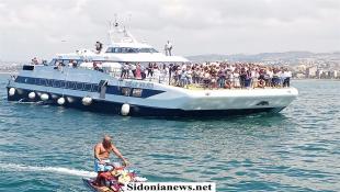 بالصور: بداية اليوم السياحي الذي نظمته بلدية صيدا باستقبال حافل لرُسُوّ السفينة السياحية  Cedar Waves في مرفأ صيدا القديم وجولة داخل صيدا القديمة وغداء تكريمي