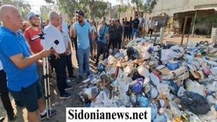 بالصور: مؤتمر صحافي لـ حجازي أمام معمل معالجة النفايات : صيدا ليست مكبا للنفايات وندعو الدولة لتنفيذ قراراتها وسنصعد من تحركنا وسنحاسب المعمل