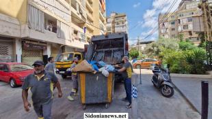 بالصور: شركة NTCC  تواصل  رفع النفايات المتراكمة من شوارع صيدا بعد إعادة فتح المعمل وبلدية صيدا تؤكد مواصلة المتابعة حتى الحل الجذري للأزمة