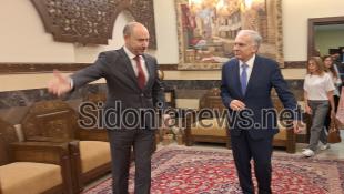 بالصور : النص الرسمي لتصريح  المنسق الخاص للأمم المتحدة في لبنان جان ارنو بعد لقائه  محافظ الجنوب والنبطية منصور ضو  كاشفا مساعي امين عام الامم المتحدة لبقاء قوات اليونيفيل ولو بشكل محدود وان من غير المسموح حصول فراغ امني