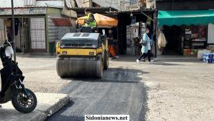 بالصور: معطي غروب تواصل أعمال تأهيل الطرقات في المدينة والجوار بالتنسيق مع بلدية صيدا