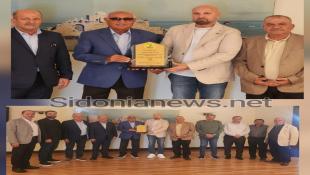 بالصور: درع تكريمي لرئيس غرفة تجارة صيدا محمد صالح من جمعية تجار محافظة النبطية برئاسة السيد موسى الحر شميساني
